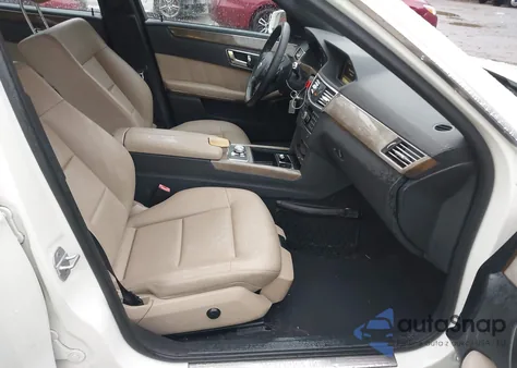 2011 Mercedes-Benz E 350 z USA, uszkodzony, nr VIN WDDHF5GB3BA346388